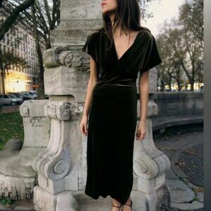 Zara Velvet Midi Dress – Holiday 24 – Size M
